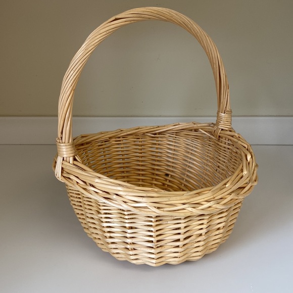 10” Round Woven Wicker Basket with Handle and Curved Thicker Rim - Picture 2 of 8